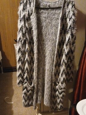 Absolutely Famous Black & White Fuzzy Chevron Open Cardigan